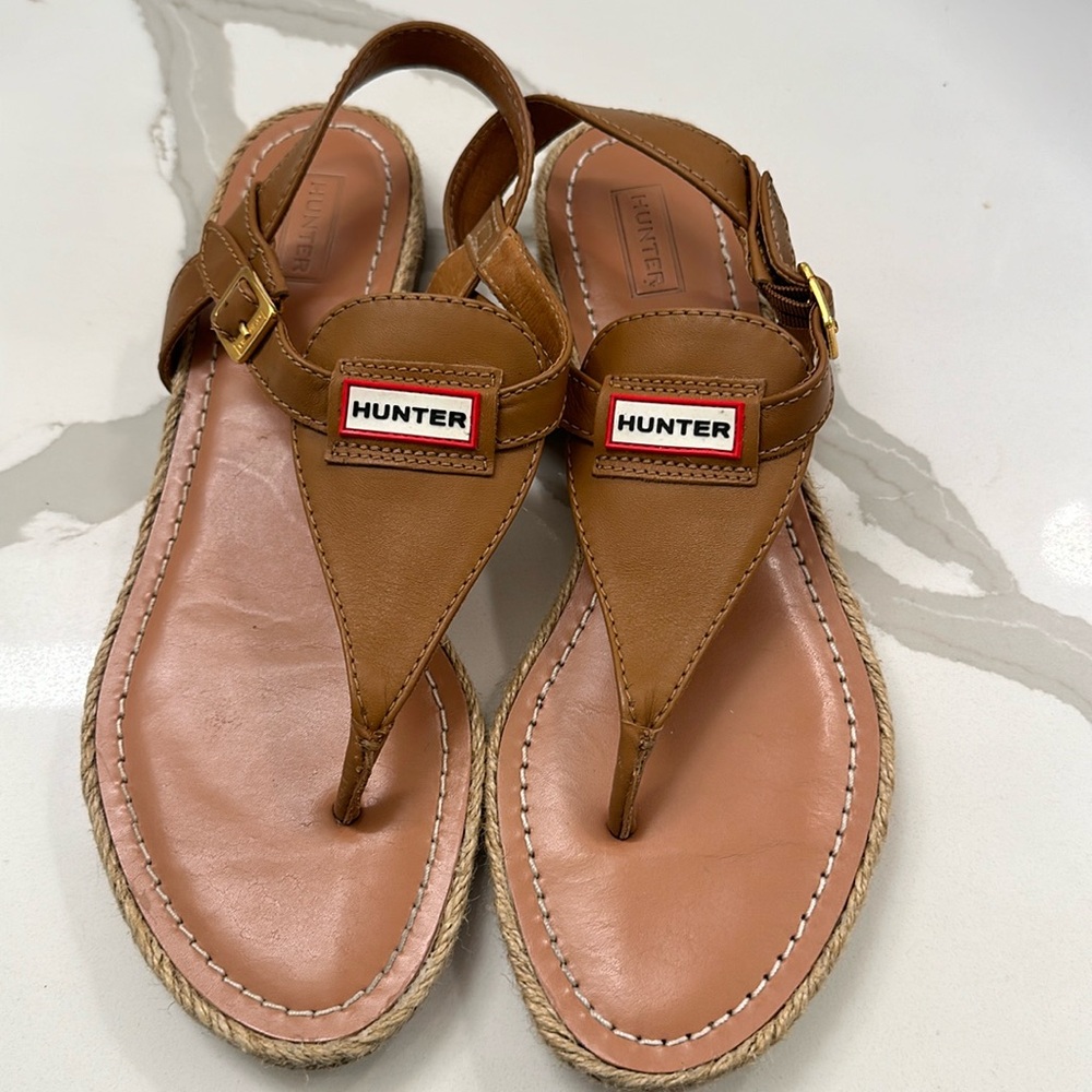Hunter size 10 tan sandals